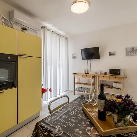 Downtown Apartment Split